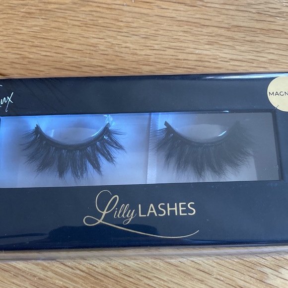 Lilly Lashes Mykonos Magnetic Lashes - Picture 4 of 5